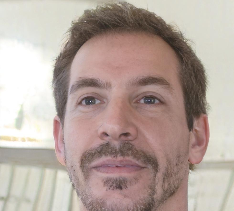 Portrait de Raphaël Desfontaines, expert en finances familiales